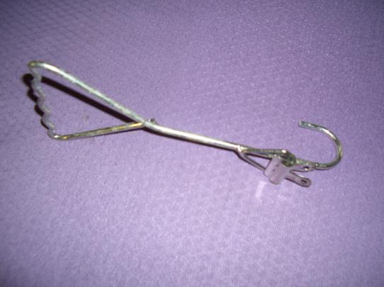 COAT HANGER CLIP