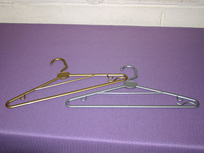 COAT HANGERS PLASTIC